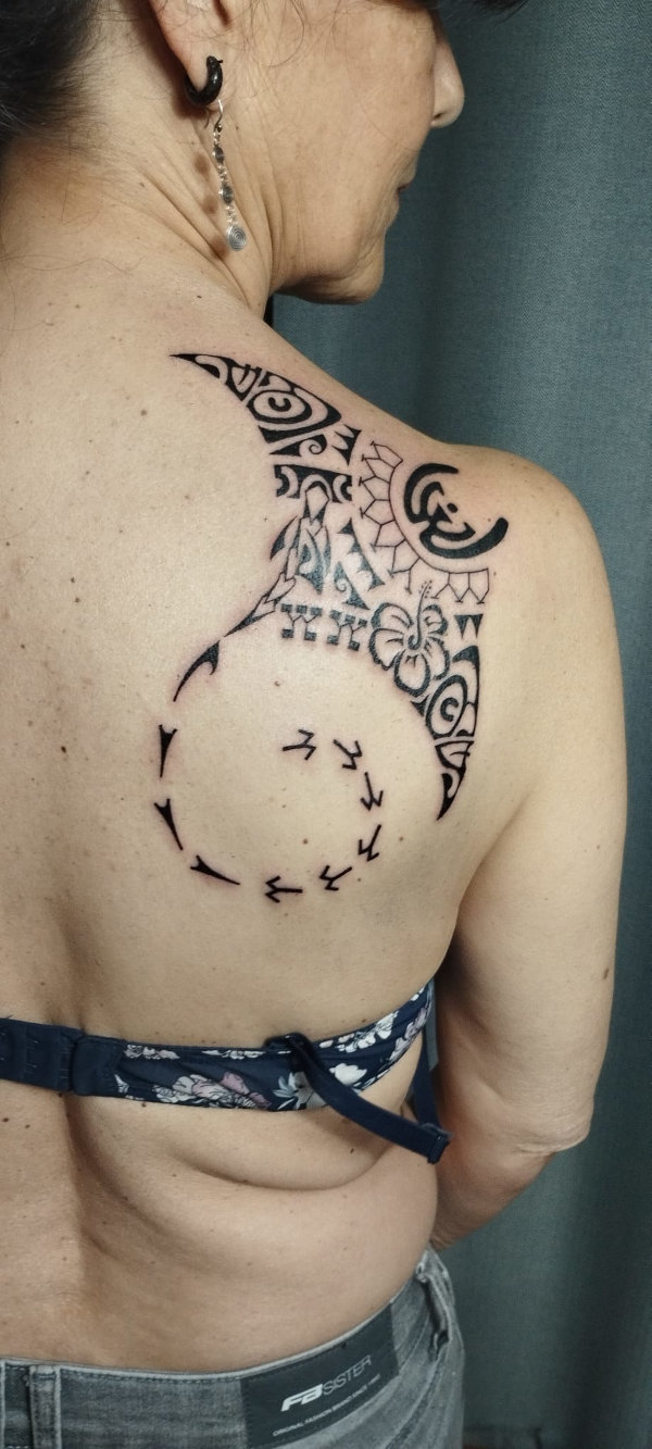 Aida - Uanana manta tattoo